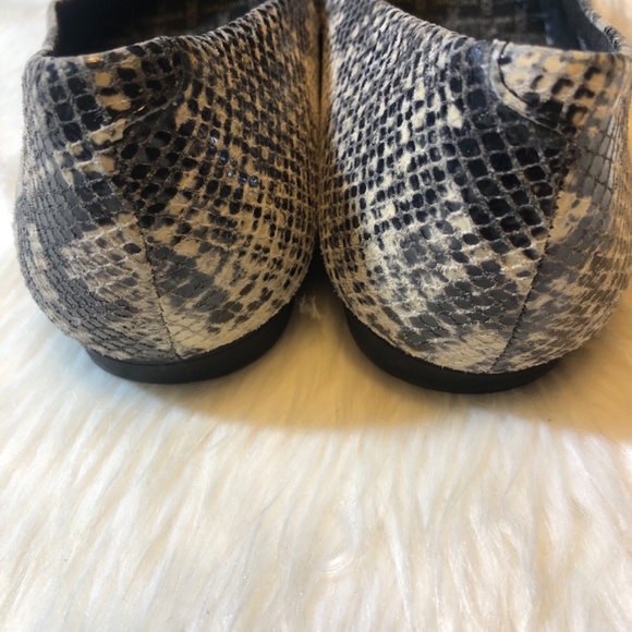 Vionic Caballo pointed toe flats, slip on orthotic Sz 8.5 -runs wider - Picture 4 of 9